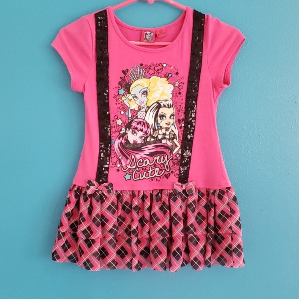 Monster high top.